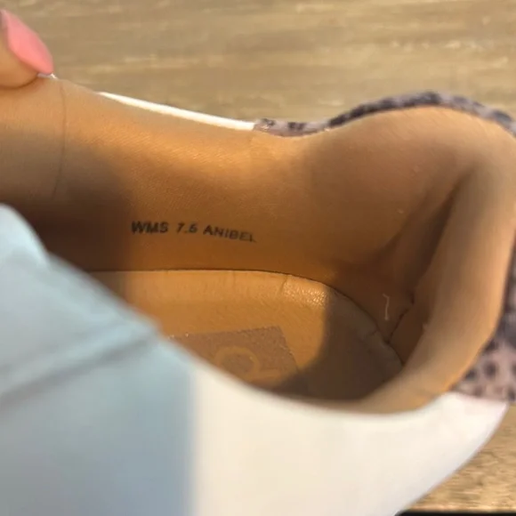 Dolce Vita White Casual Women's Sneakers - Picture 5 of 5